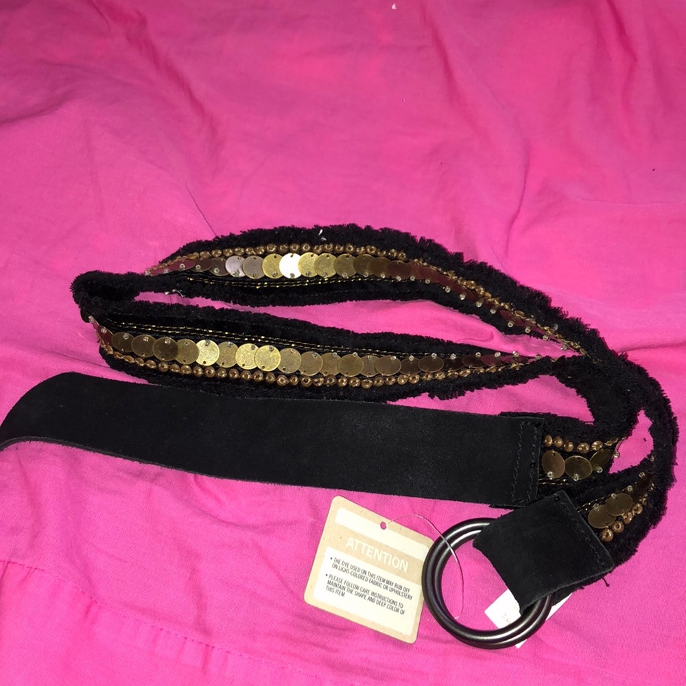 Black belt w Gold embellishments